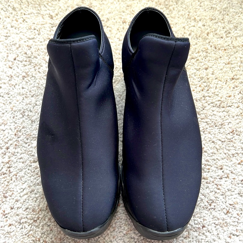 Excellent condition. IRI shoes 7.5